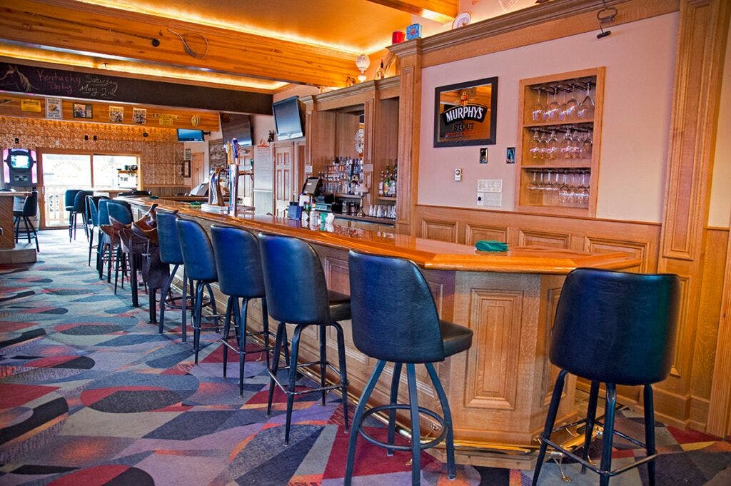 bullwinkles-saloon-and-eatery-002