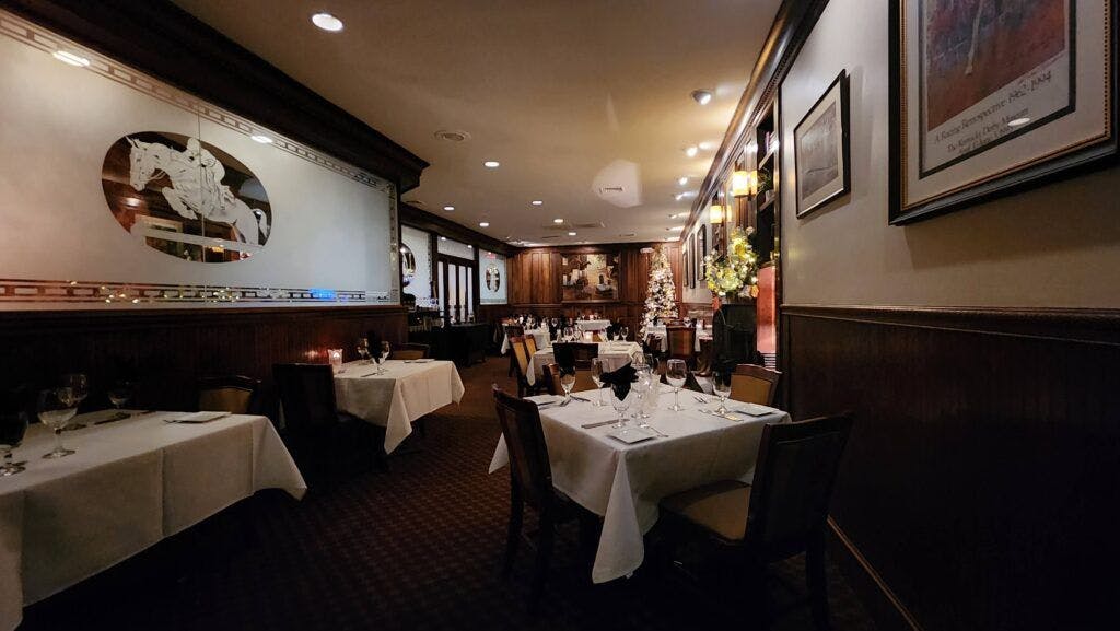 thoroughbred-s-chophouse-and-seafood-grille-004