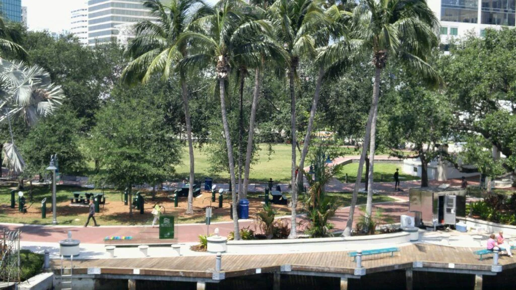 riverwalk-water-trolley-003