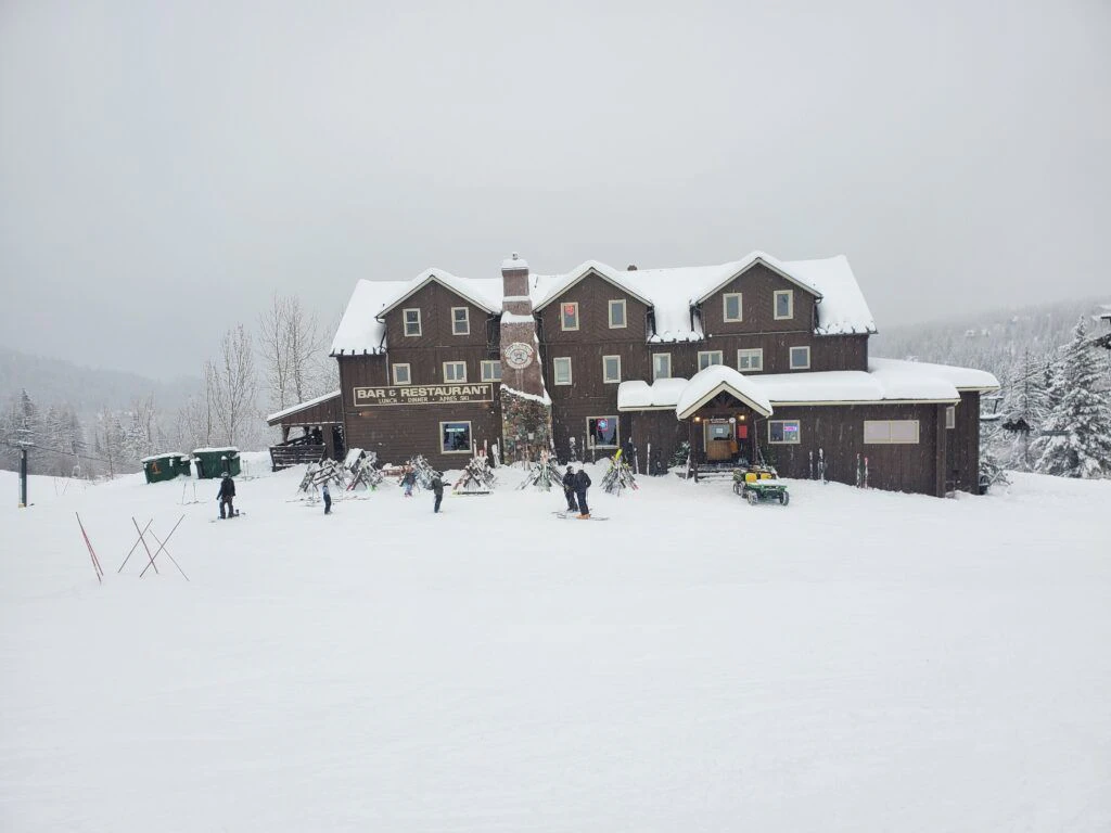 hellroaring-saloon-and-eatery-001