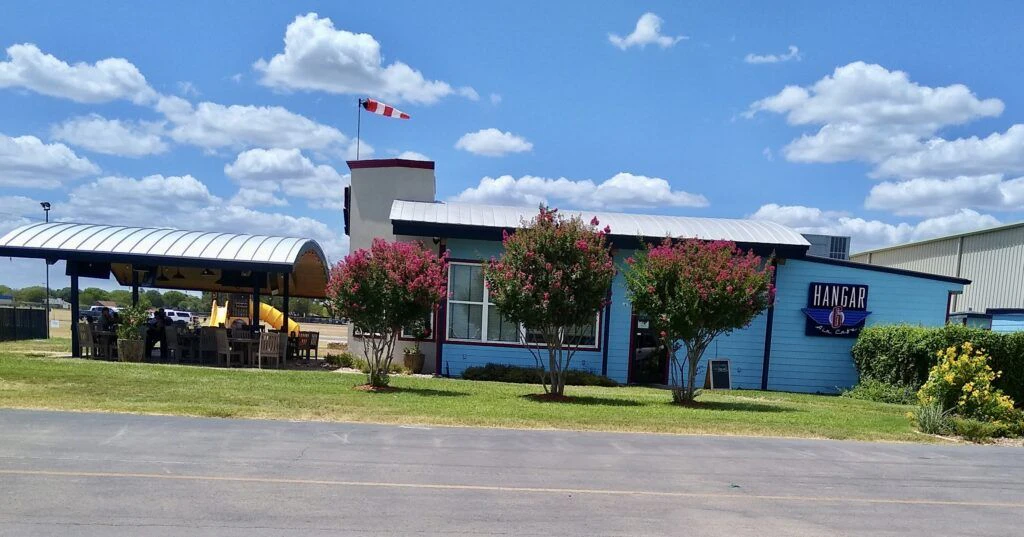 hanger-6-air-cafe-001