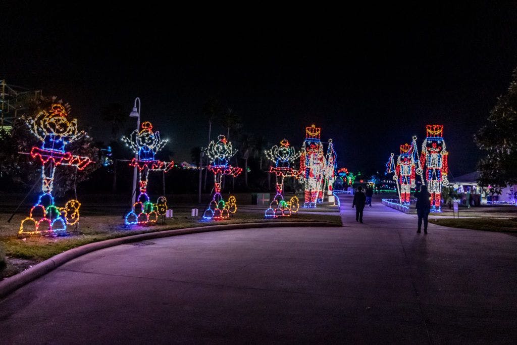 holiday-in-the-gardens-003