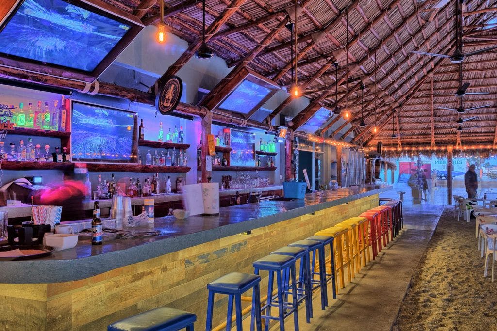 manny-s-beach-club-013