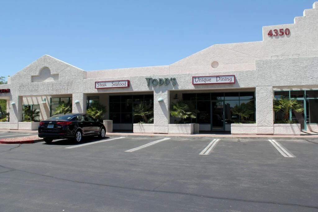 todd-s-unique-dining-001