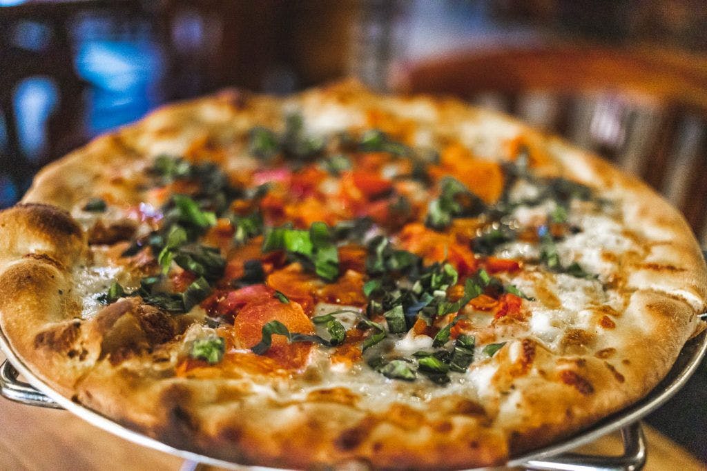 mama-teresa-s-flying-pizza-002