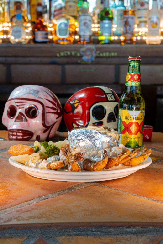 lucky-s-cantina-005