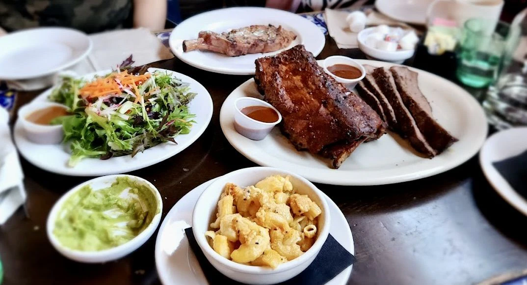 Pappy & Harriet’s 5.jpeg