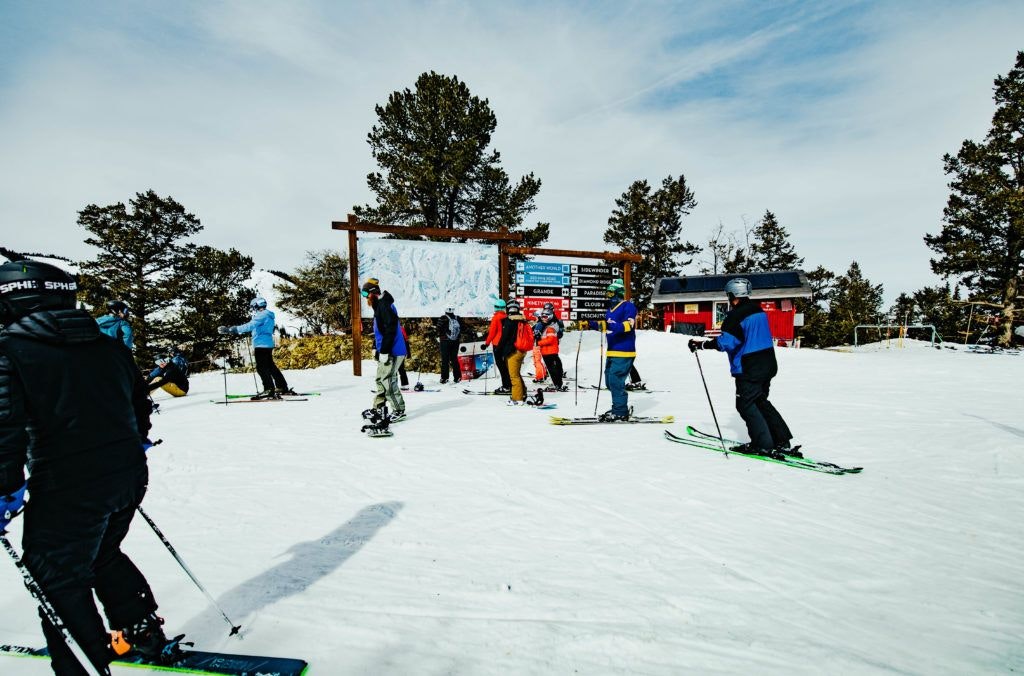 skiing-and-snowboarding-008