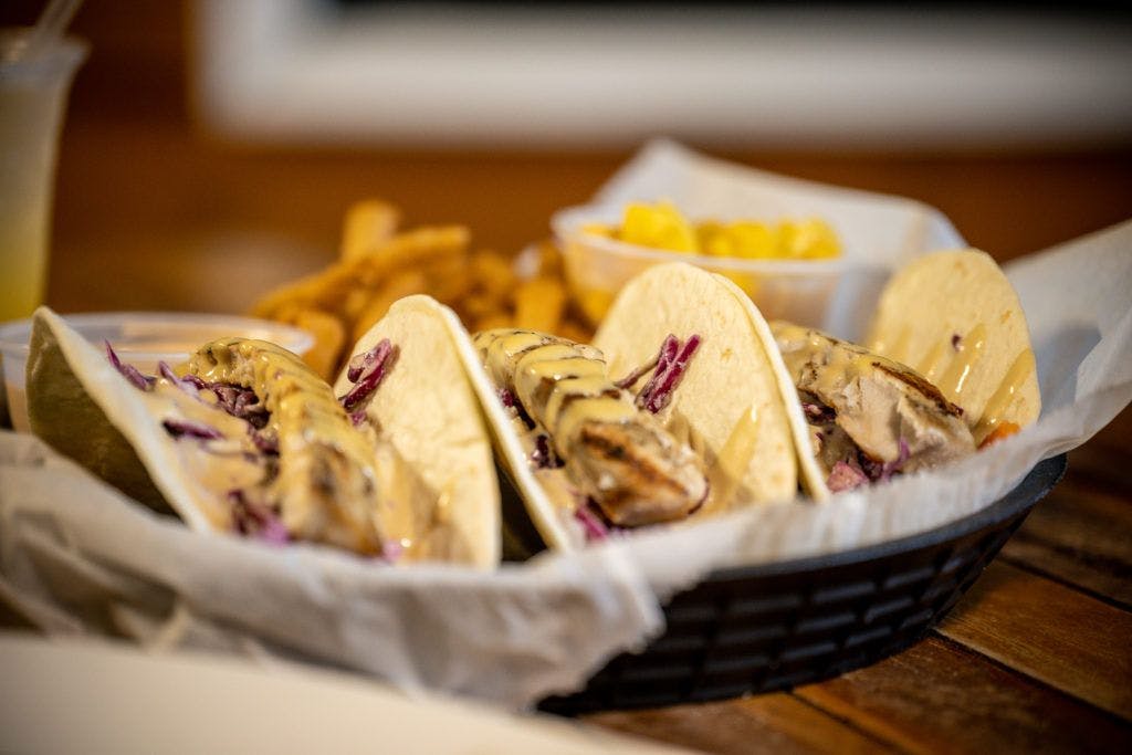 mango-s-bar-and-grill-018