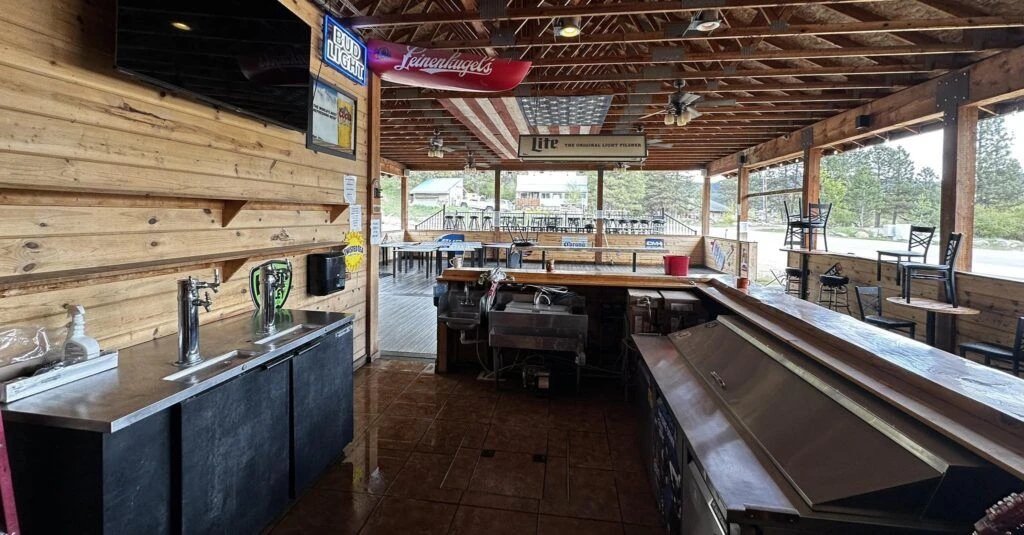 the-dirty-shame-restaurant-and-saloon-003