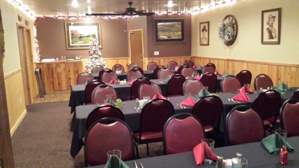 cattlemens-steakhouse-lounge-004