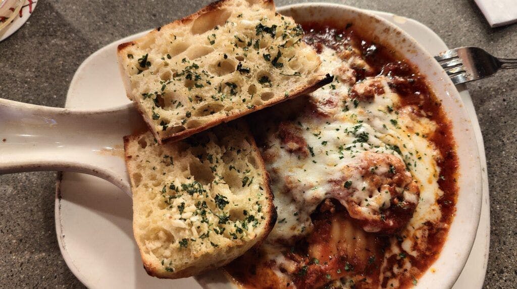 saucy-mama-s-pizzeria-004