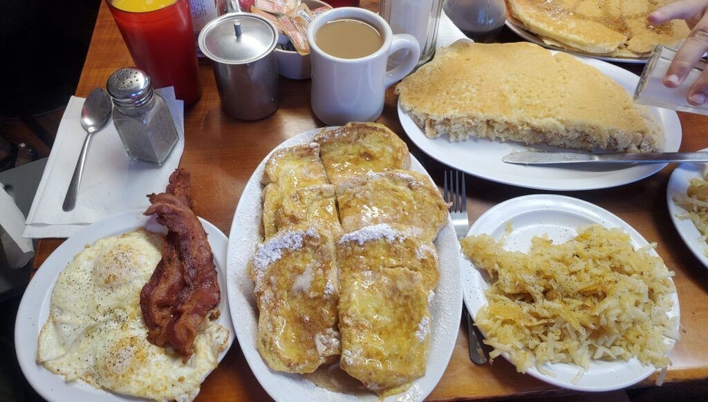 grizzly-manor-cafe-003