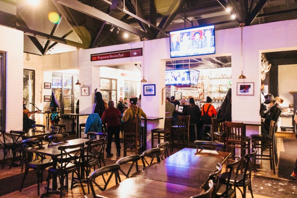 tuque-s-bar-and-grill-017