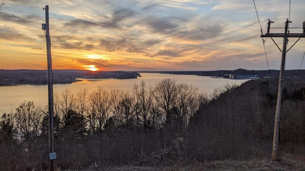 scenic-overlook-of-lake-of-the-ozarks-and-bagnell-dam-002