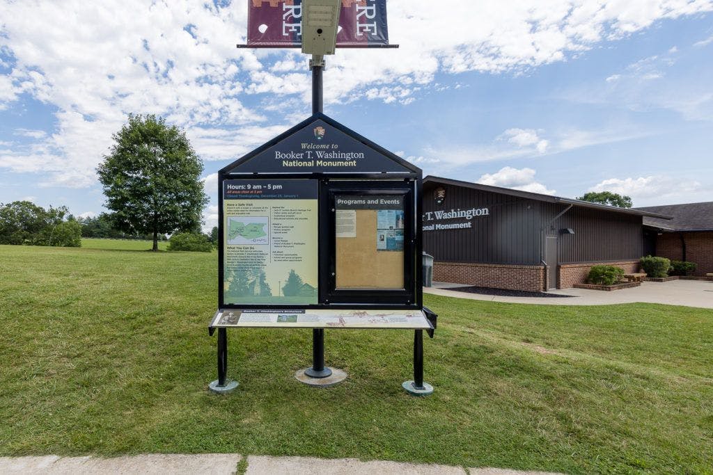 booker-t-washington-monument-003