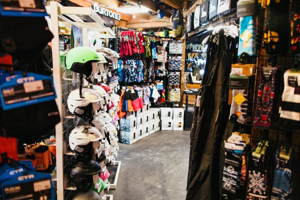 elk-river-snowboard-and-ski-rentals-004