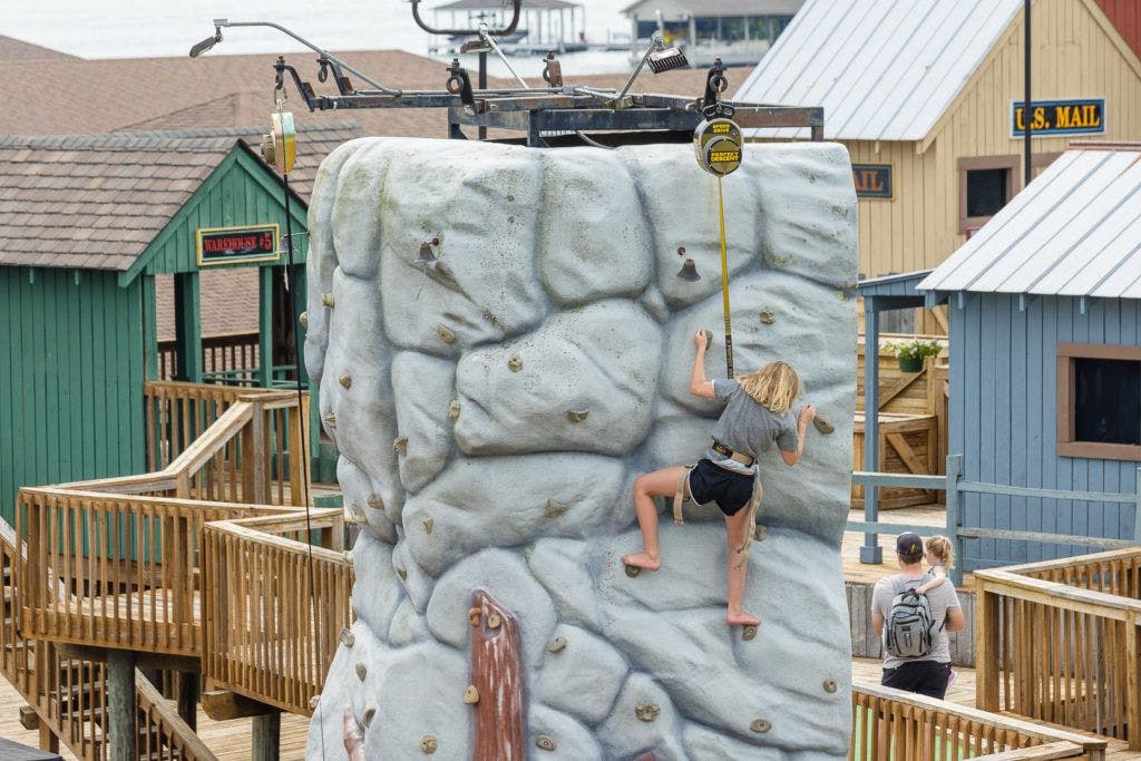 the-lucky-duck-entertainment-center-002