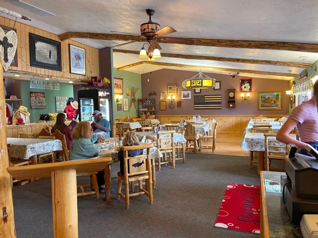 connie-s-restaurant-and-saloon-003