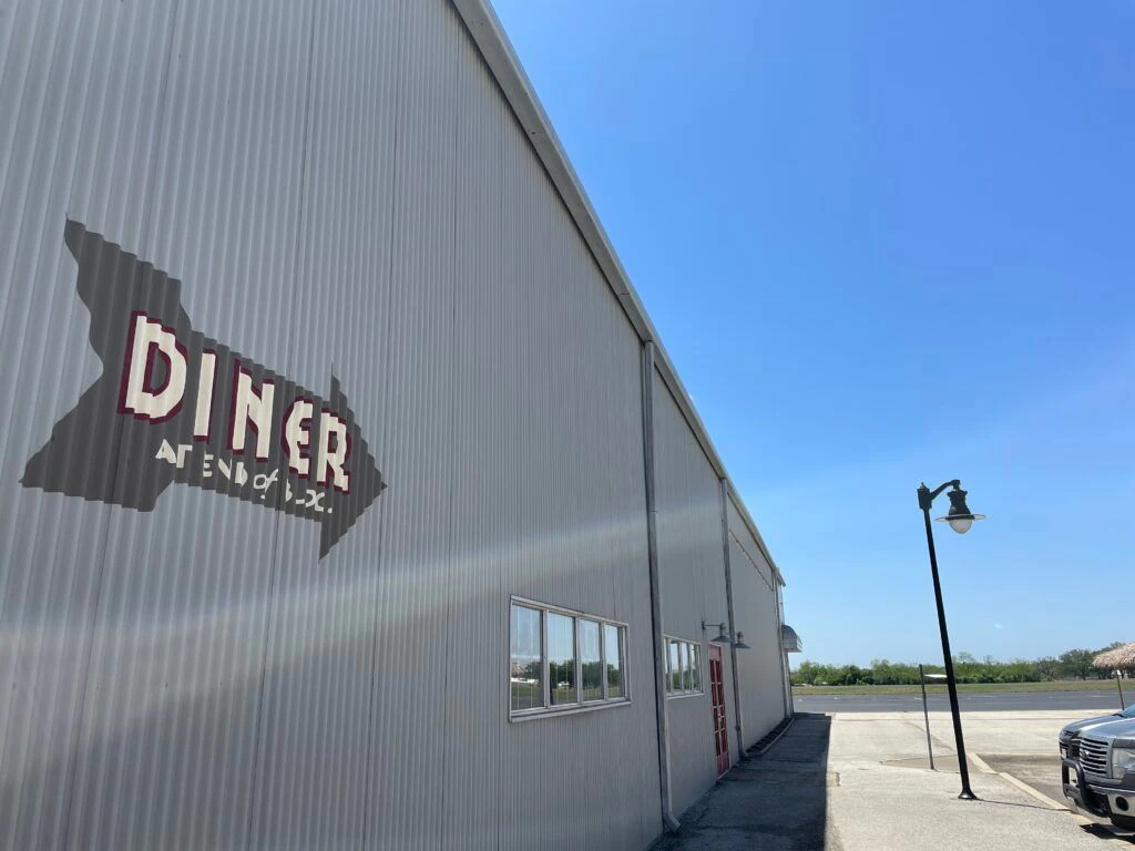 the-airport-diner-004