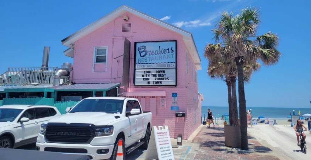 the-breakers-ocean-front-restaurant-and-bar-001