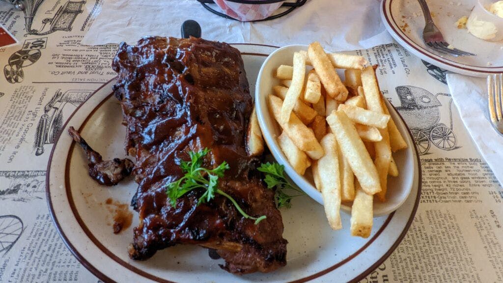 connie-s-restaurant-and-saloon-002