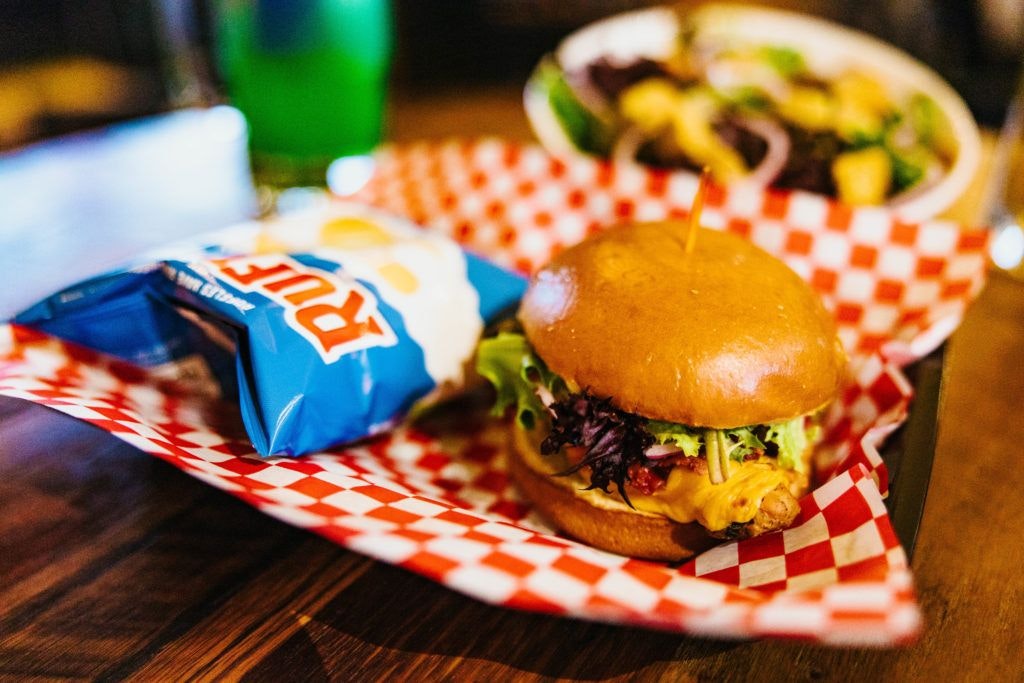 the-locker-room-sports-bar-014