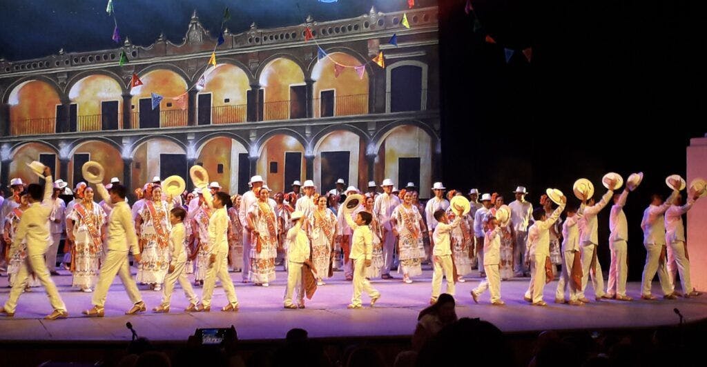 jose-peon-contreras-theater-002