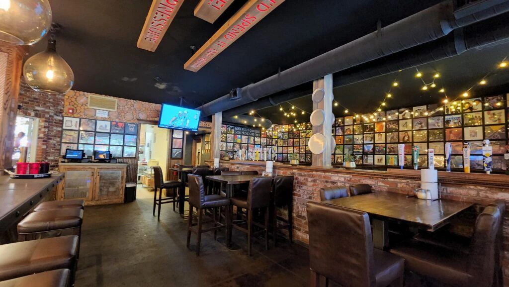 saucy-mama-s-pizzeria-003