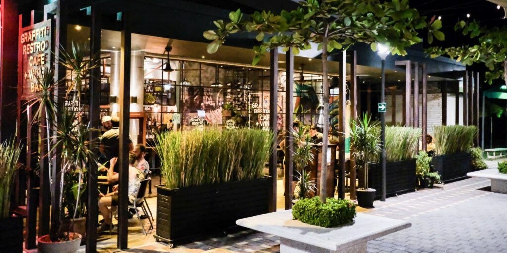 graffiti-restro-cafe-and-wine-bar-001