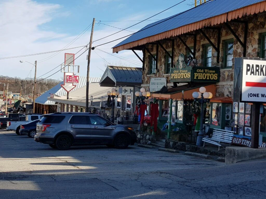 the-strip-at-the-bagnell-dam-entrance-001