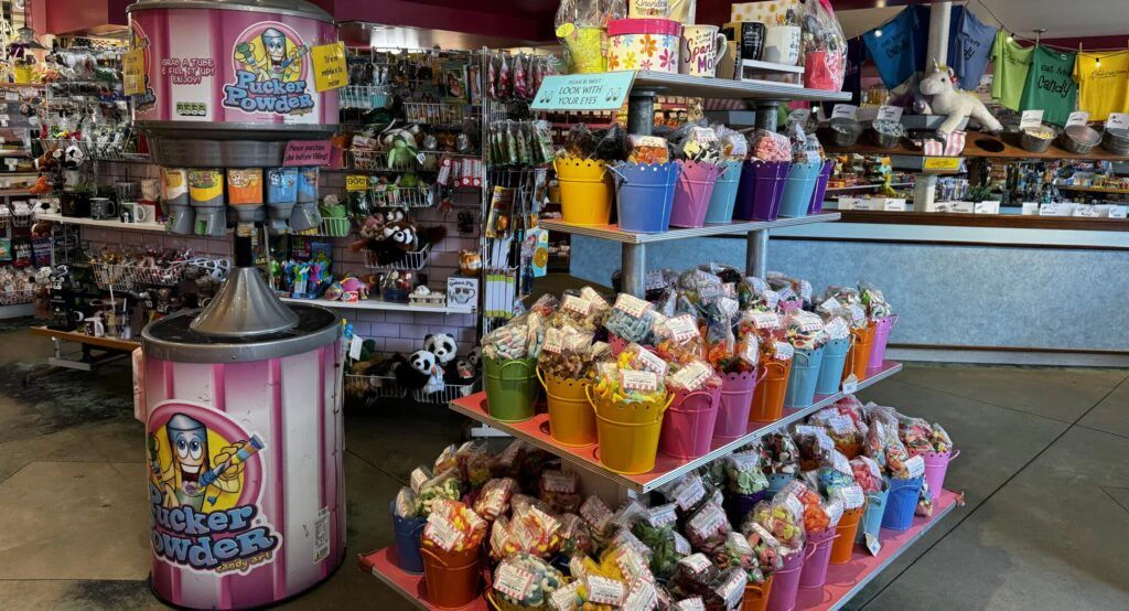 bruce-s-candy-kitchen-003