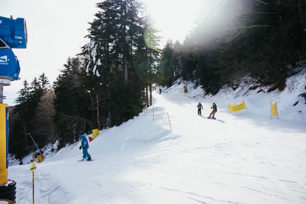 skiing-and-snowboarding-on-snowshoe-mountain-013