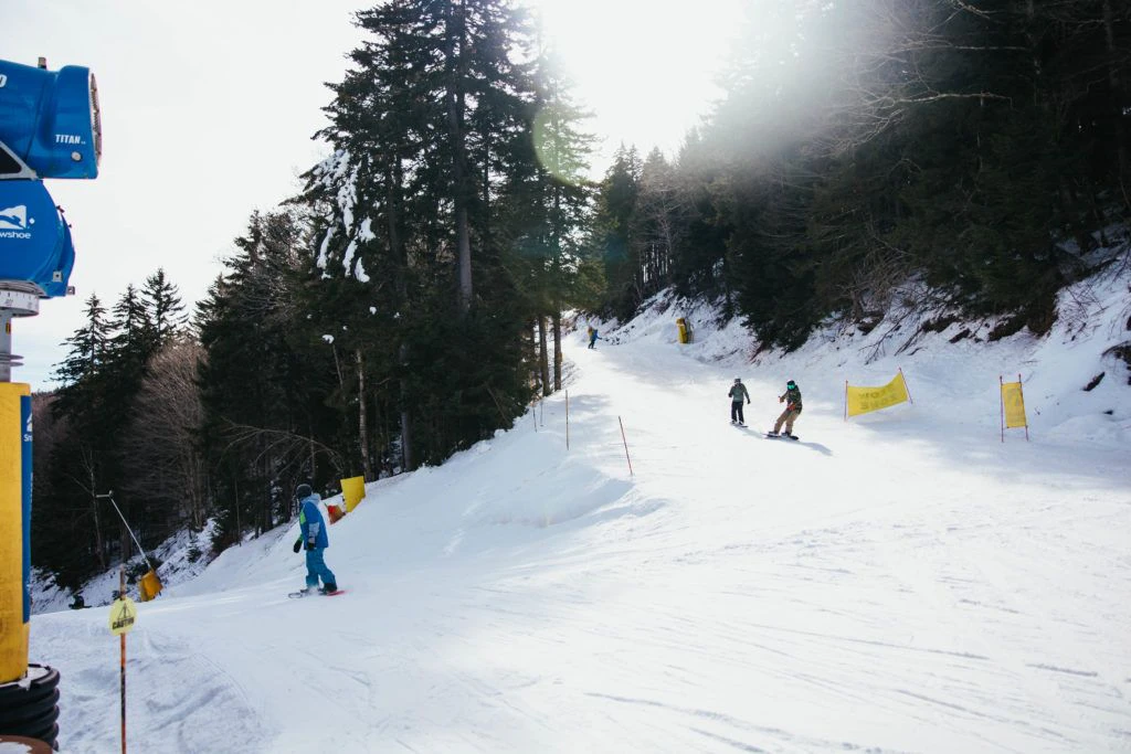 skiing-and-snowboarding-on-snowshoe-mountain-013