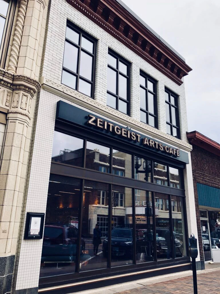 zeitgeist-restaurant-and-bar-001