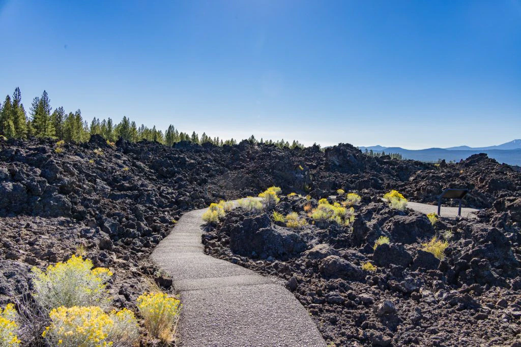 lava-butte-and-lands-visitor-center-033