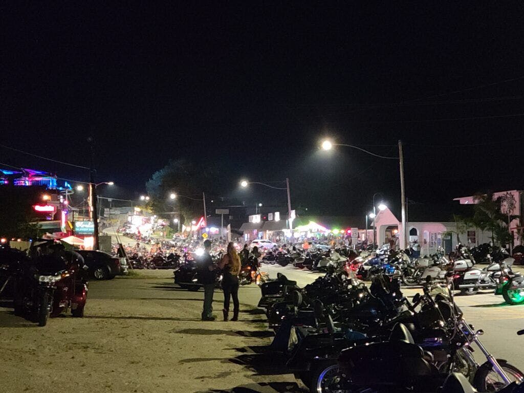 the-strip-at-the-bagnell-dam-entrance-002