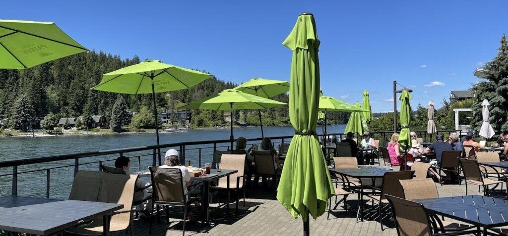 Terraza Waterfront Cafe