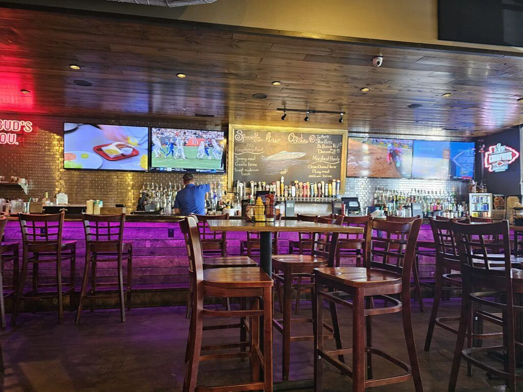 tucker-s-shuckers-oyster-and-tap-001