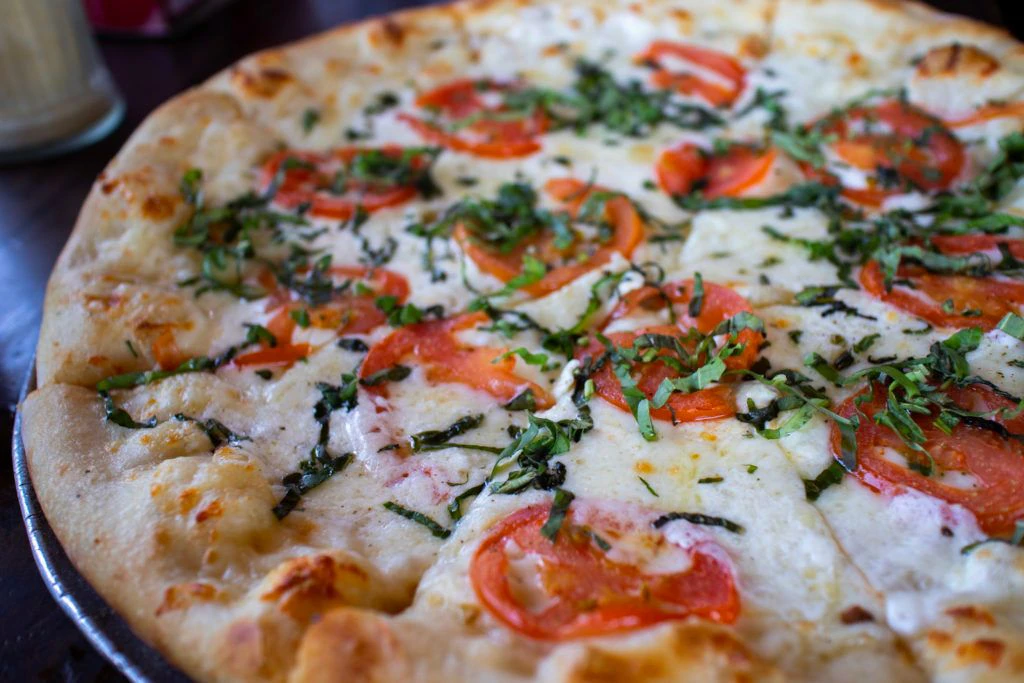 al-capone-s-seafood-and-pizzeria-001