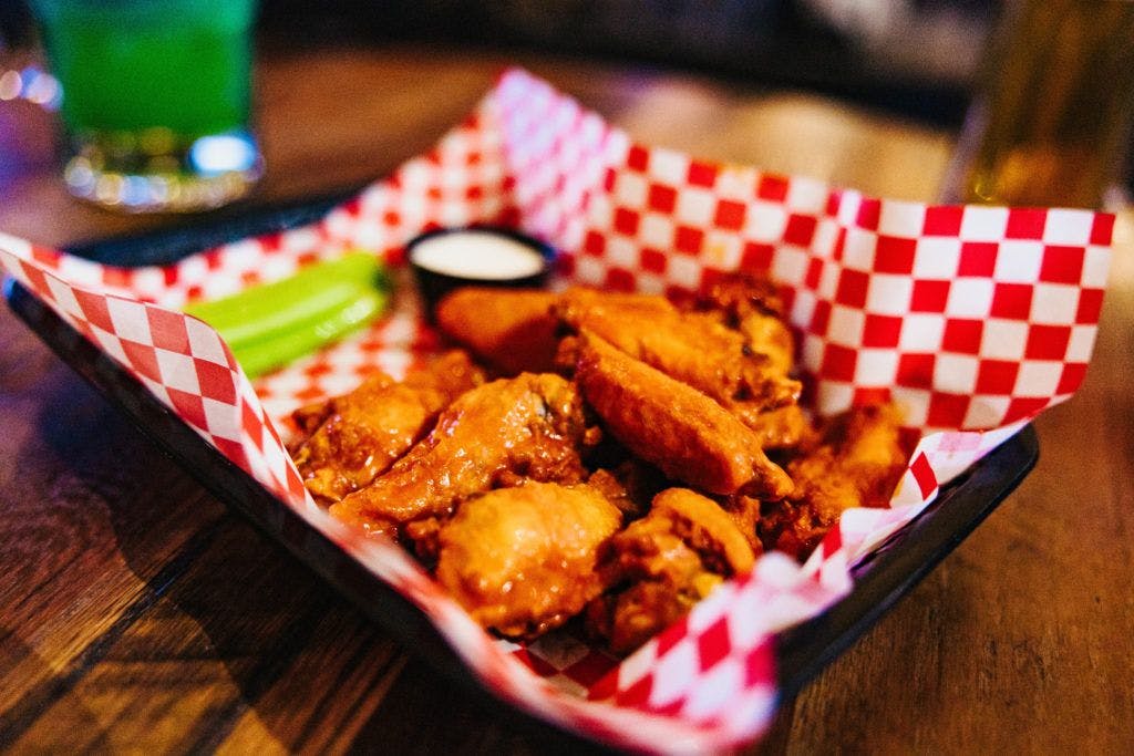 the-locker-room-sports-bar-012