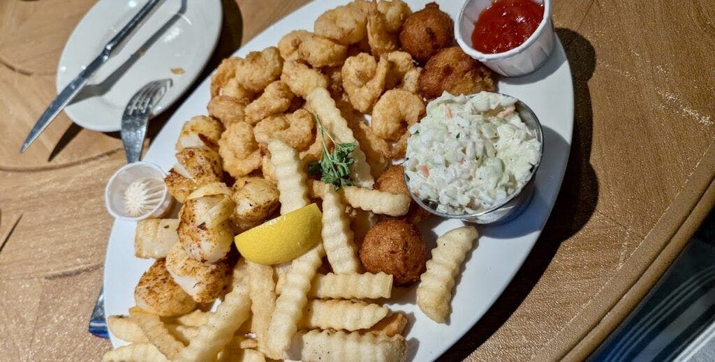 the-oyster-rock-waterfront-seafood-002