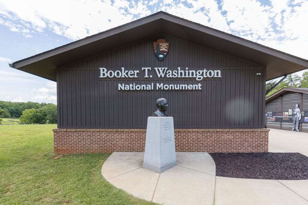 booker-t-washington-monument-001