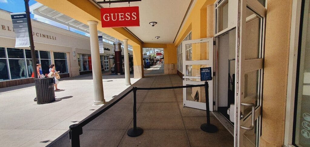 international-drive-outlet-004