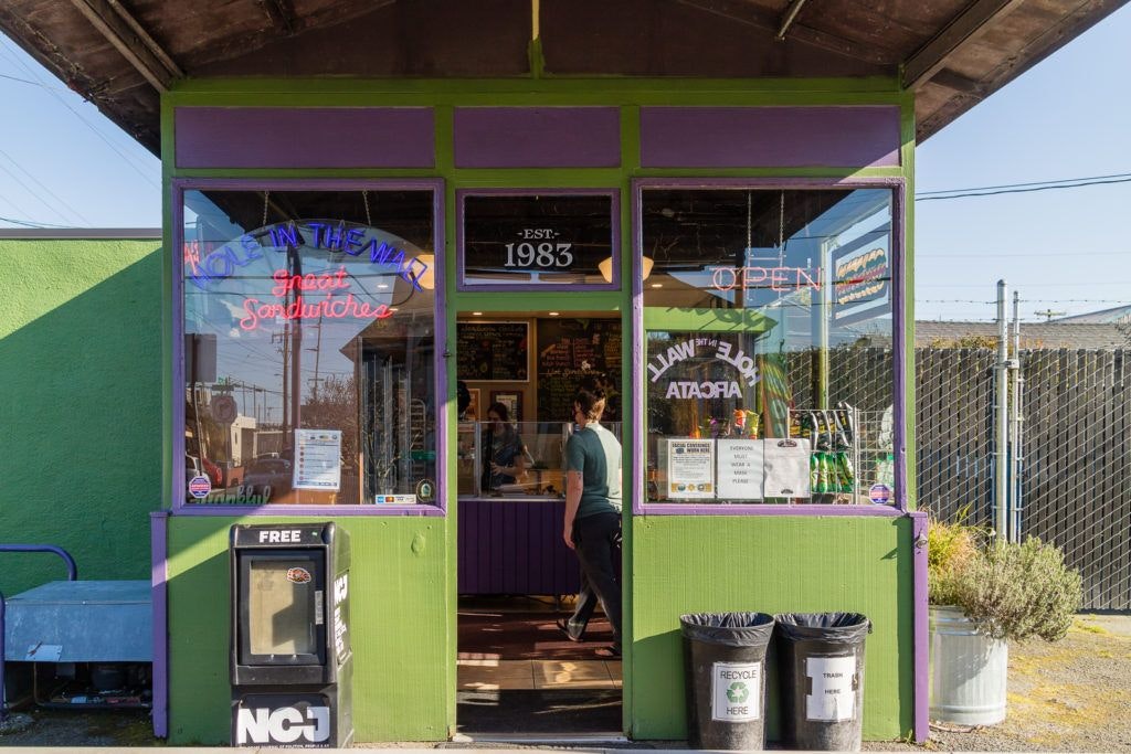 hole-in-the-wall-great-sandwiches-012