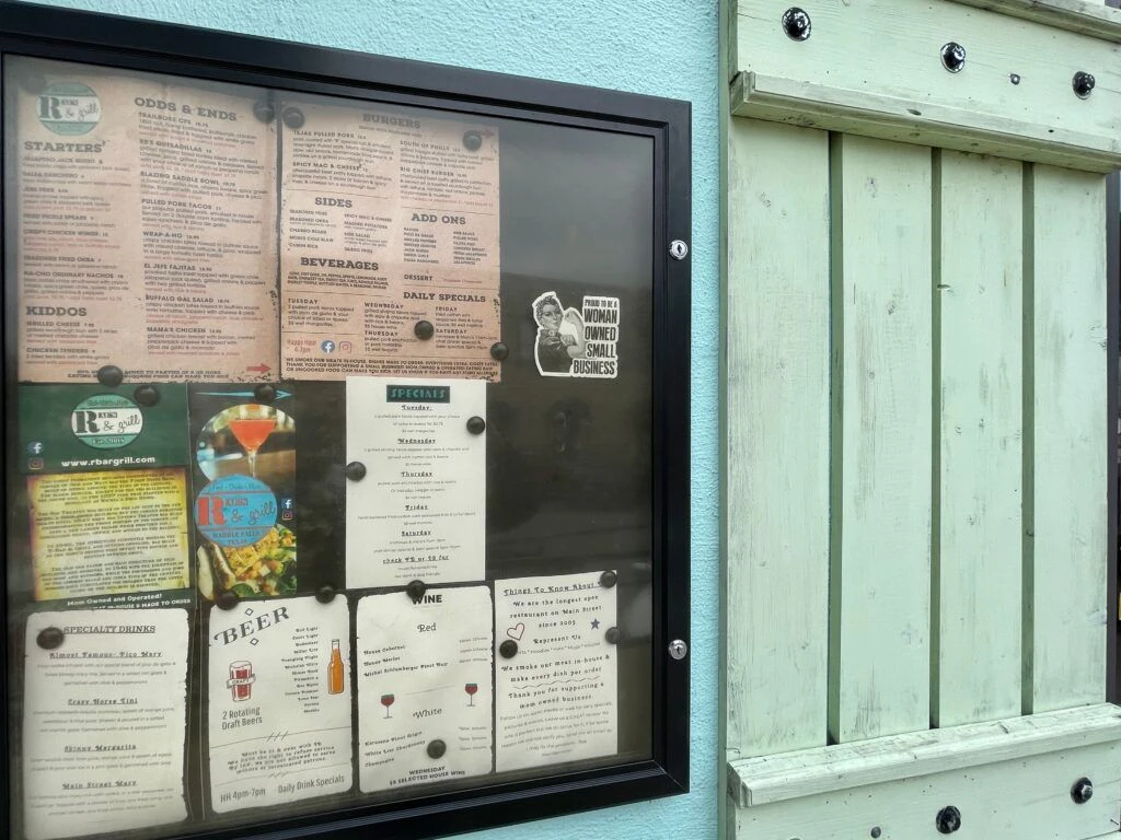 rae-s-rbar-and-grill-006