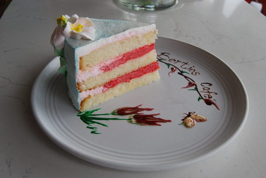 berties-white-mountain-cafe-donuts-003