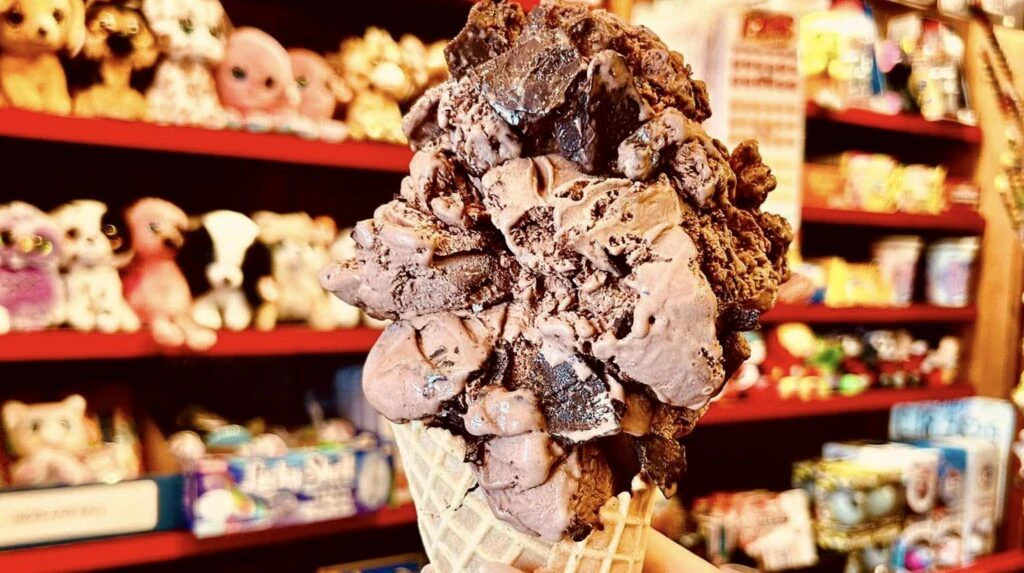 jaxson-s-ice-cream-parlor-and-restaurant-004