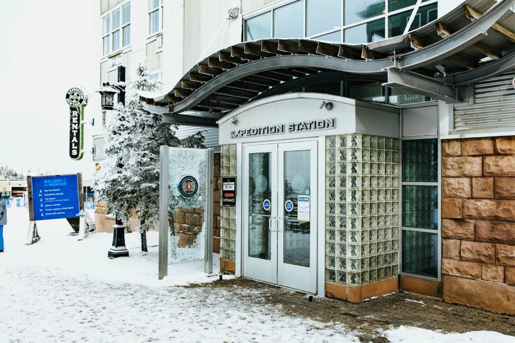 expedition-stations-rentals-and-ski-school-001