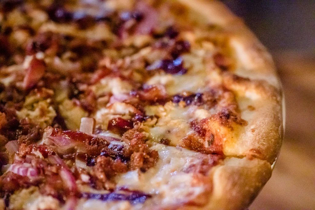 mama-teresa-s-flying-pizza-010